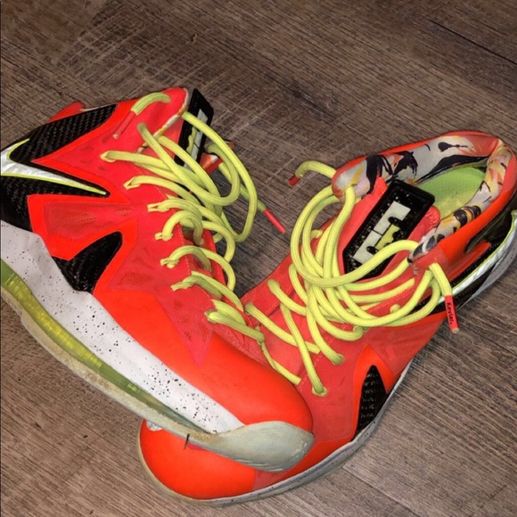 LeBron 10 X Crimson - Picture 3 of 7